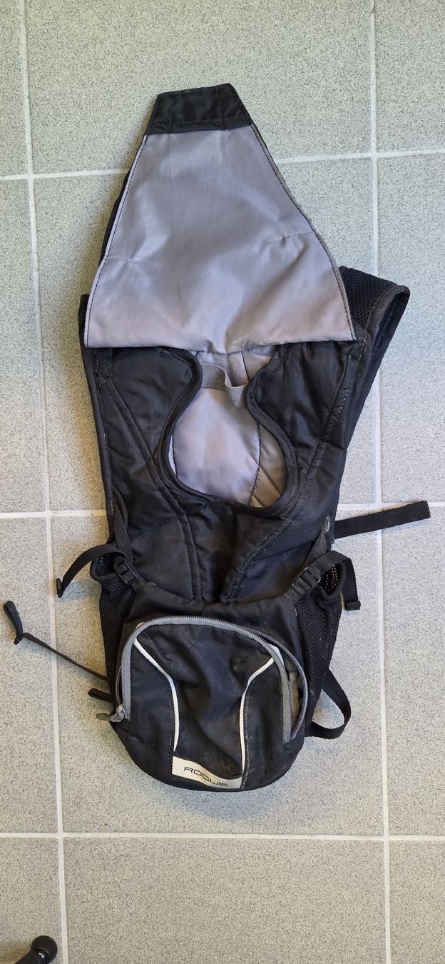 Camelbak Sacs à dos: Camelbak Rogue Rucksack schwarz 10L – D'occasion à Zürich par captaincleopatra 3