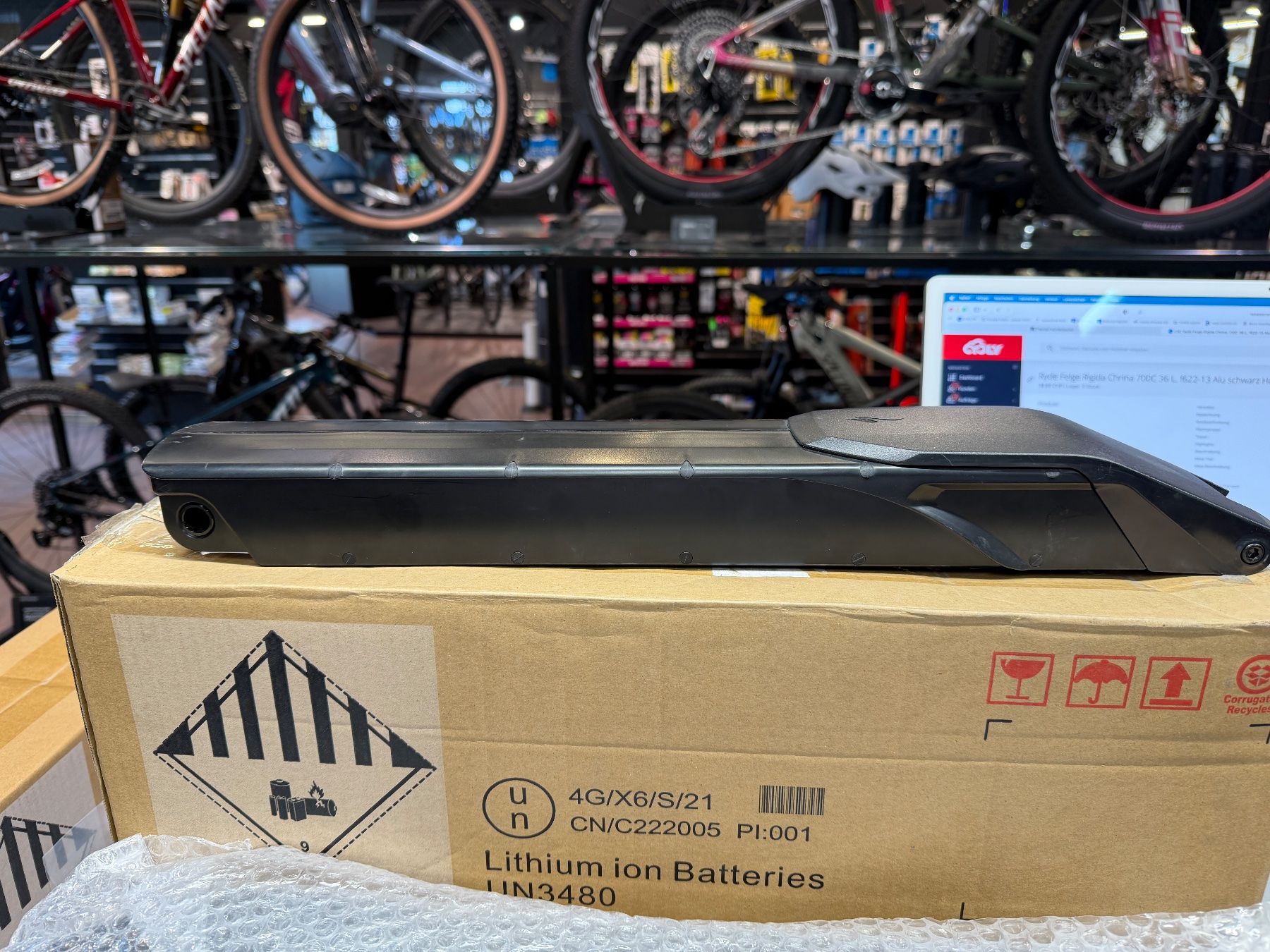 Specialized Akkus: Levo Gen. 1 Specialized M1-500 Battery including RockGuard – Neu und originalverpackt aus Zürich von Velo-Elsener 1