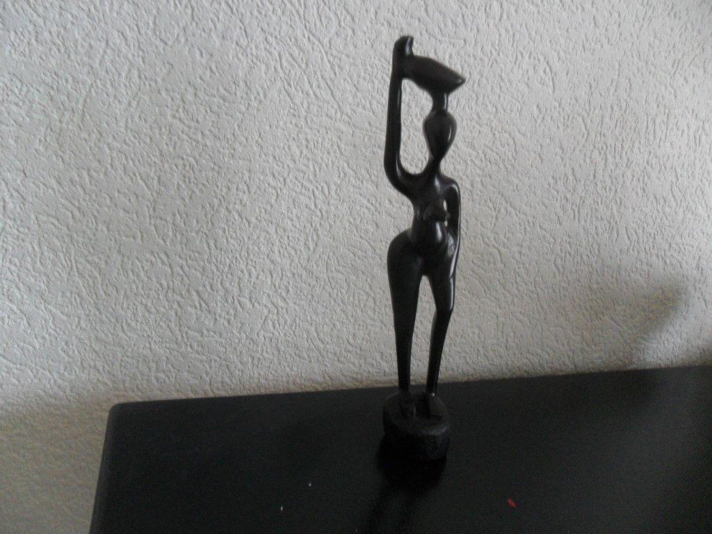 Figuren: Magnifique statuette moderne en bois – Gebraucht aus Genève von Chuinter 2