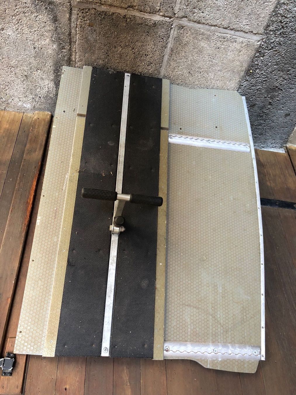 Bodenbeläge: Fahrzeugboden Zurrgurten MDF – Gebraucht aus Niederrohrdorf von beniledergerber