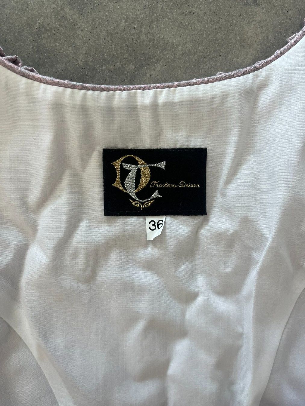 Costumi: TRACHTEN DEISER Dirndl + Schürze Pastell – Nuovo (secondo la descrizione) da Otelfingen venduto da Denis_ZH 5