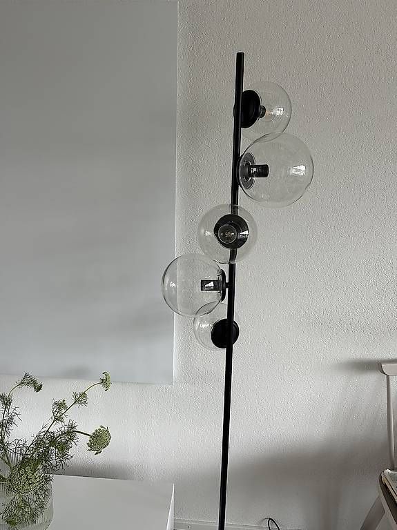 Westwing Lampade: Westwing Stehlampe Casey aus Glas – Usato da Luzern venduto da cam_f7qx 1