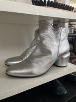 Bottines argentées élégantes