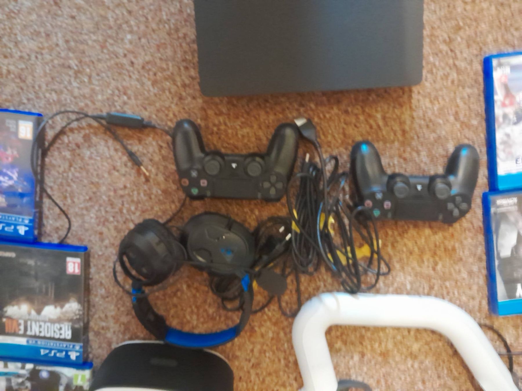 Sony Console: Ps4 komplett-set+VR-Brille+Aim Contrller+2Controller+10Sp+ko – Usato da Tann venduto da Raqueldoo 6