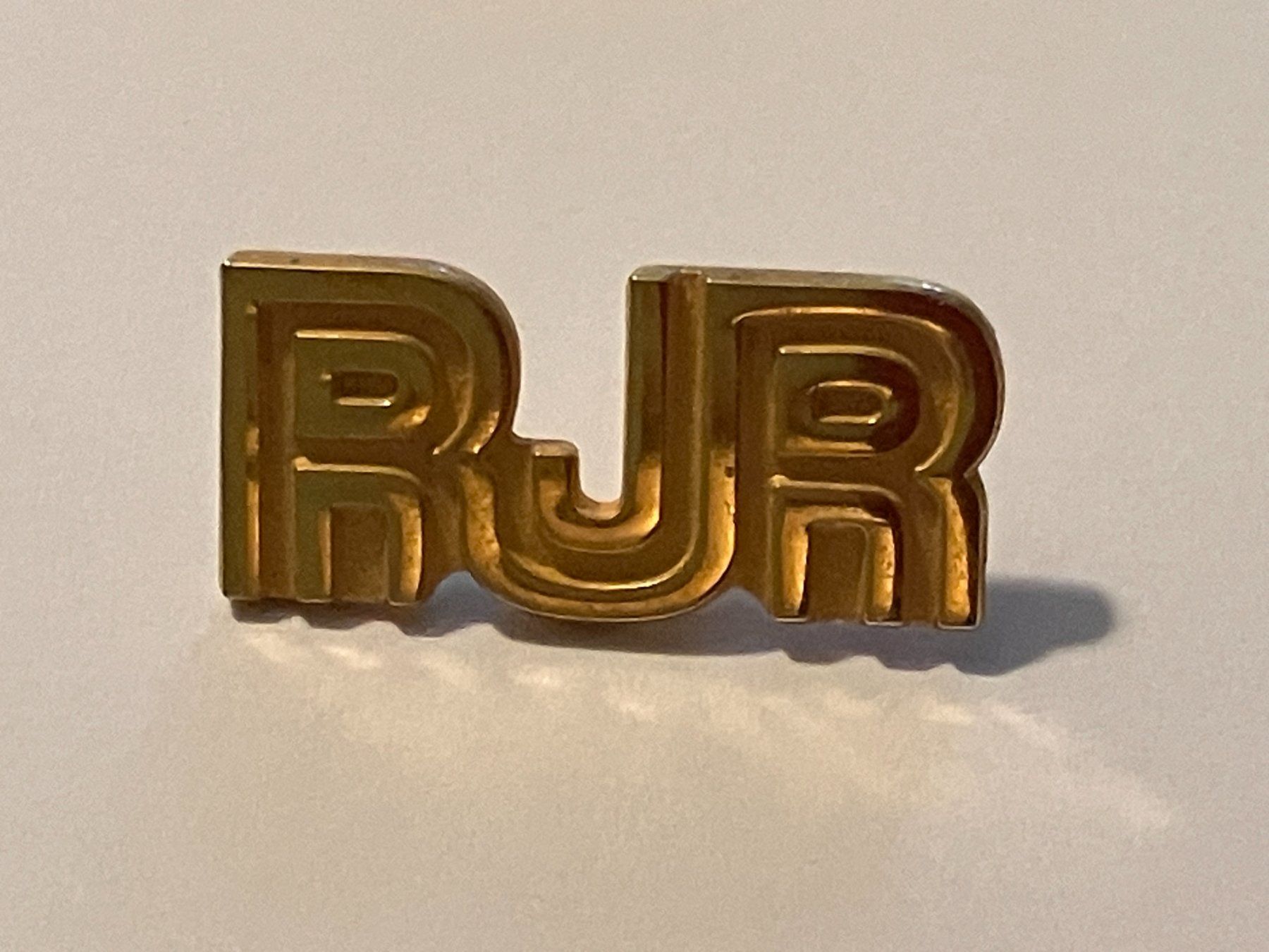 Placchette & Badge: 1 Pin RJR – Usato da Basel venduto da djwwpp