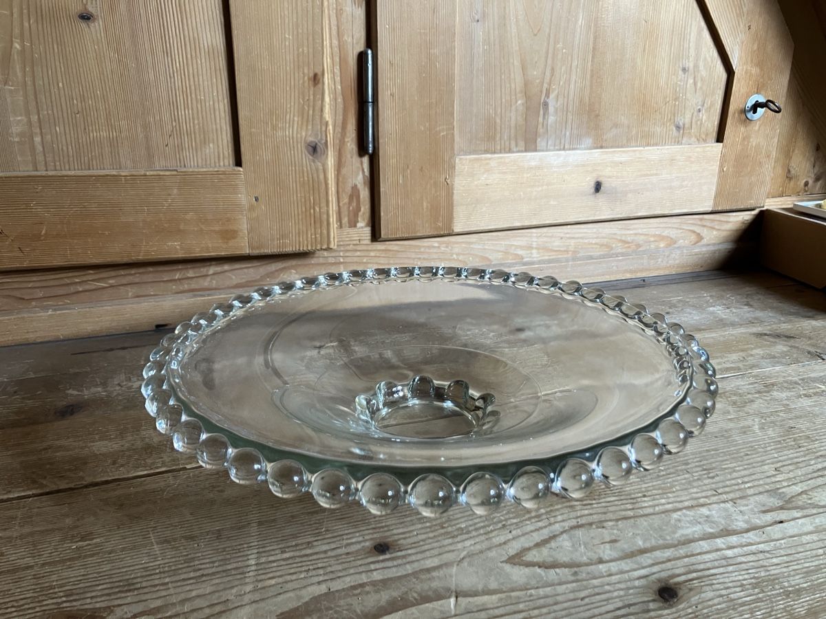 Coupes: Riesige Glasschale / Früchteschale mit Perlenrand – D'occasion à Ebnat-Kappel par Trolley 1