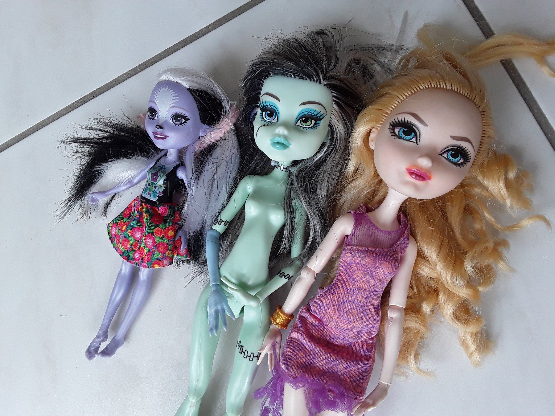 Poupées: 3 Barbie Puppen  MATTEL – D'occasion à Heimberg par Samprof 3