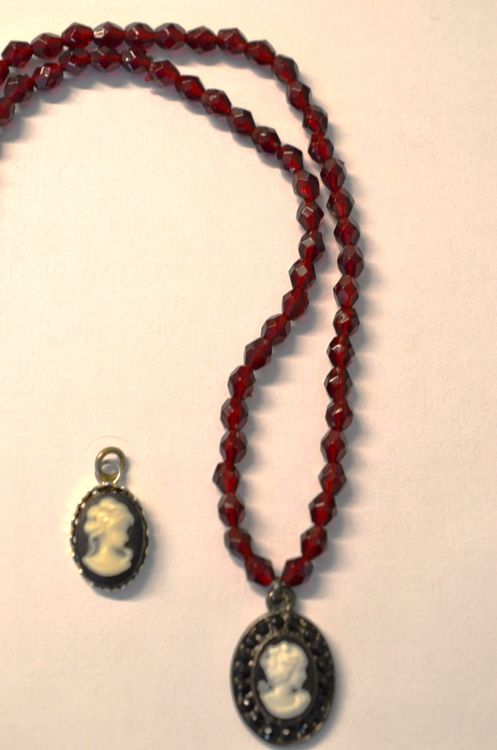 Lot De 2 Grands Camées Vintage - Pendentif Ou Broche En Résine/plastique, Style Ancien