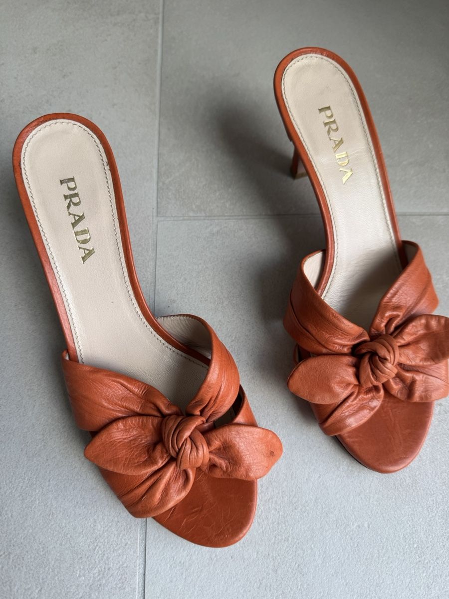 Prada Scarpe da donna: Prada Sandaletten orange, Leder  – Usato da Root venduto da schnaeppliprise