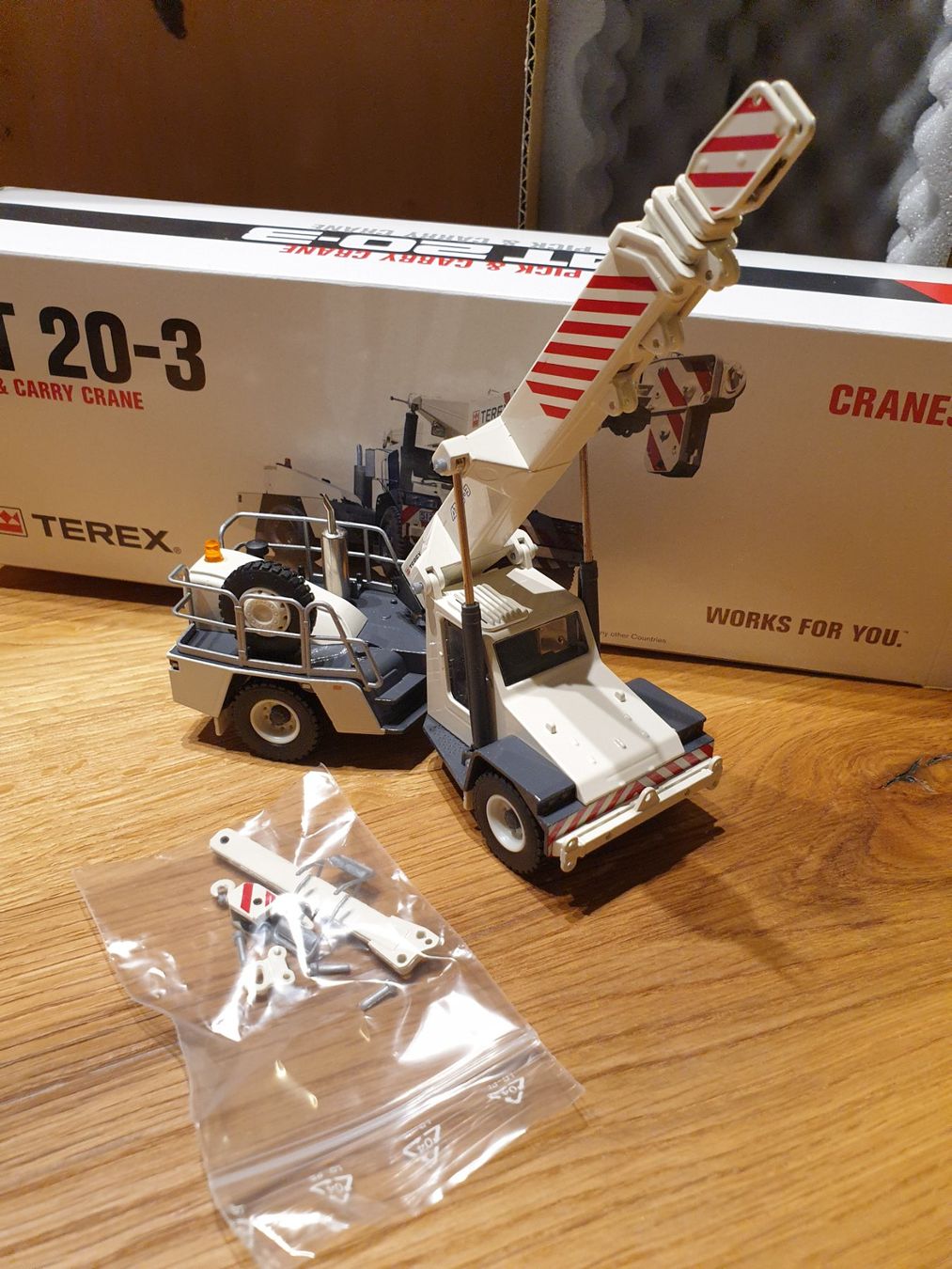 Conrad Modellbausätze & Standmodelle: Terex AT20-3 Neu OVP – Neu und originalverpackt aus Baar von Liebherrbagger 1