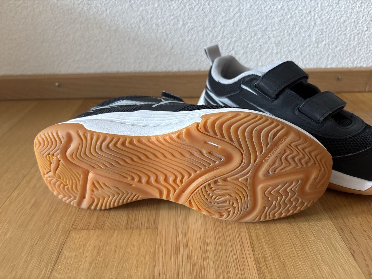 Schuhe für Jungen: Puma Hallenschuhe Kinder Grösse 34 – Gebraucht aus Bad Ragaz von jamba09 1