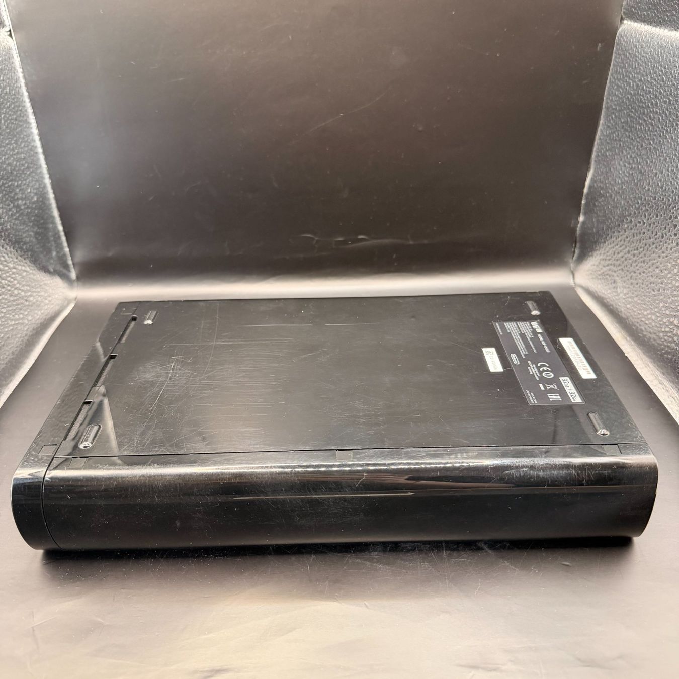 Nintendo Console: Nintendo Wii U Konsole Schwarz mit GamePad – Usato da Düdingen venduto da Nerdworld 8