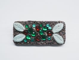 Antike Brosche Glasperlen Beadwork rot grün Blumen ca. 5 cm