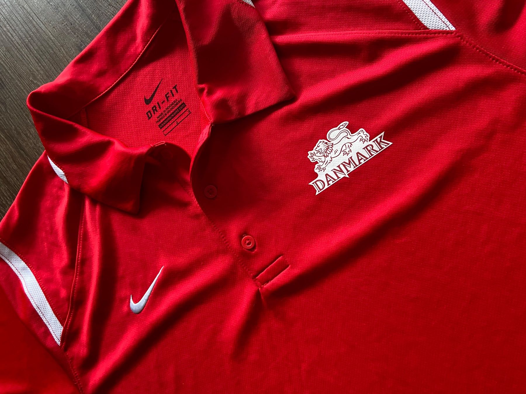 Nike Polos: Dänemark Eishockey Polo Gr. L – D'occasion à Muttenz par bargain_hunter 1