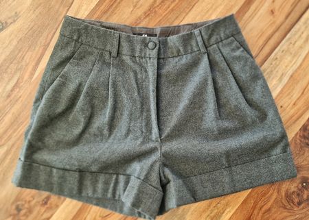 Schöne Graue Shorts