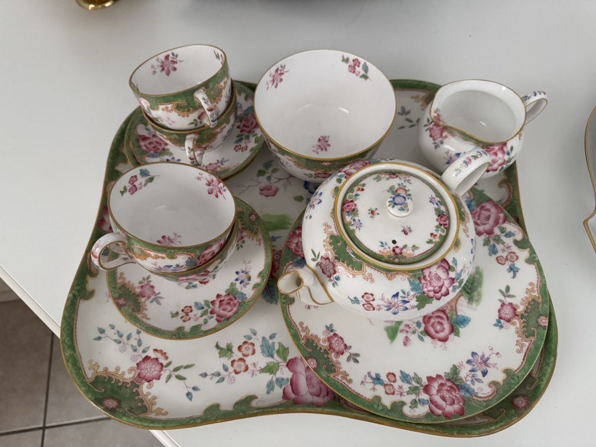 Set di piatti: Antikes Teeservice 13-teilig, Royal Doulton, Temple, top – Usato da Vaduz venduto da Greenturtle