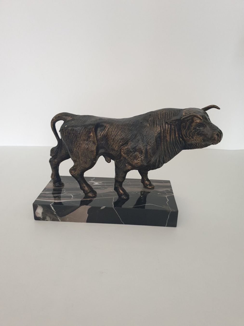 Sculture & Statue: RIESEN STIER GUSSEISEN FIGUR – Usato da Locarno venduto da ICARO8 1