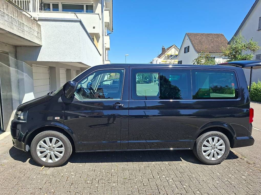 Veicoli da campeggio: Top gepflegter VW T5 - 4Motion – Usato da Niederuzwil venduto da ducendi 2