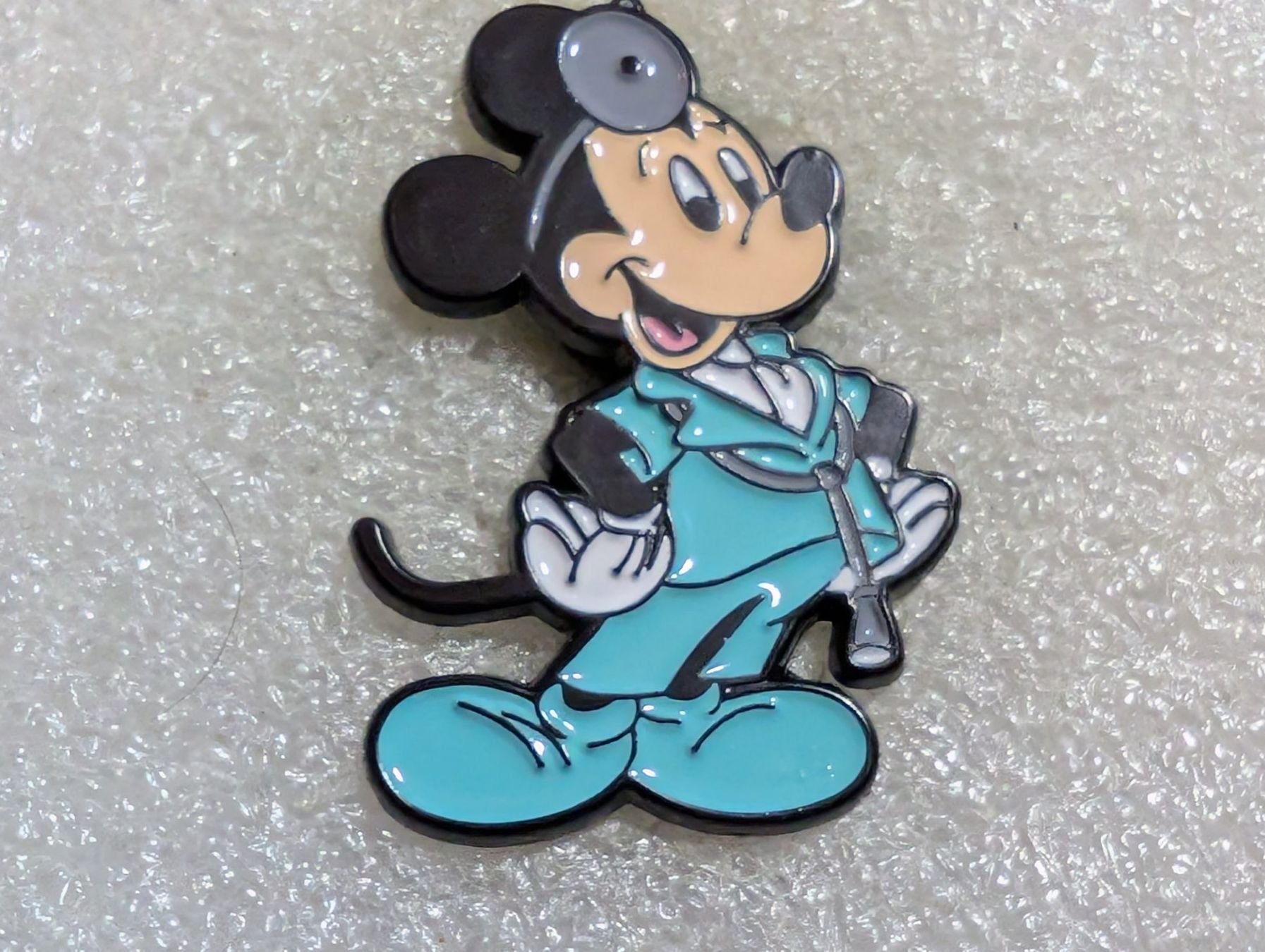 Plaketten & Abzeichen: Ansteckbutton 240: Disney – Gebraucht aus Oppligen von Pin-Fall-Shop