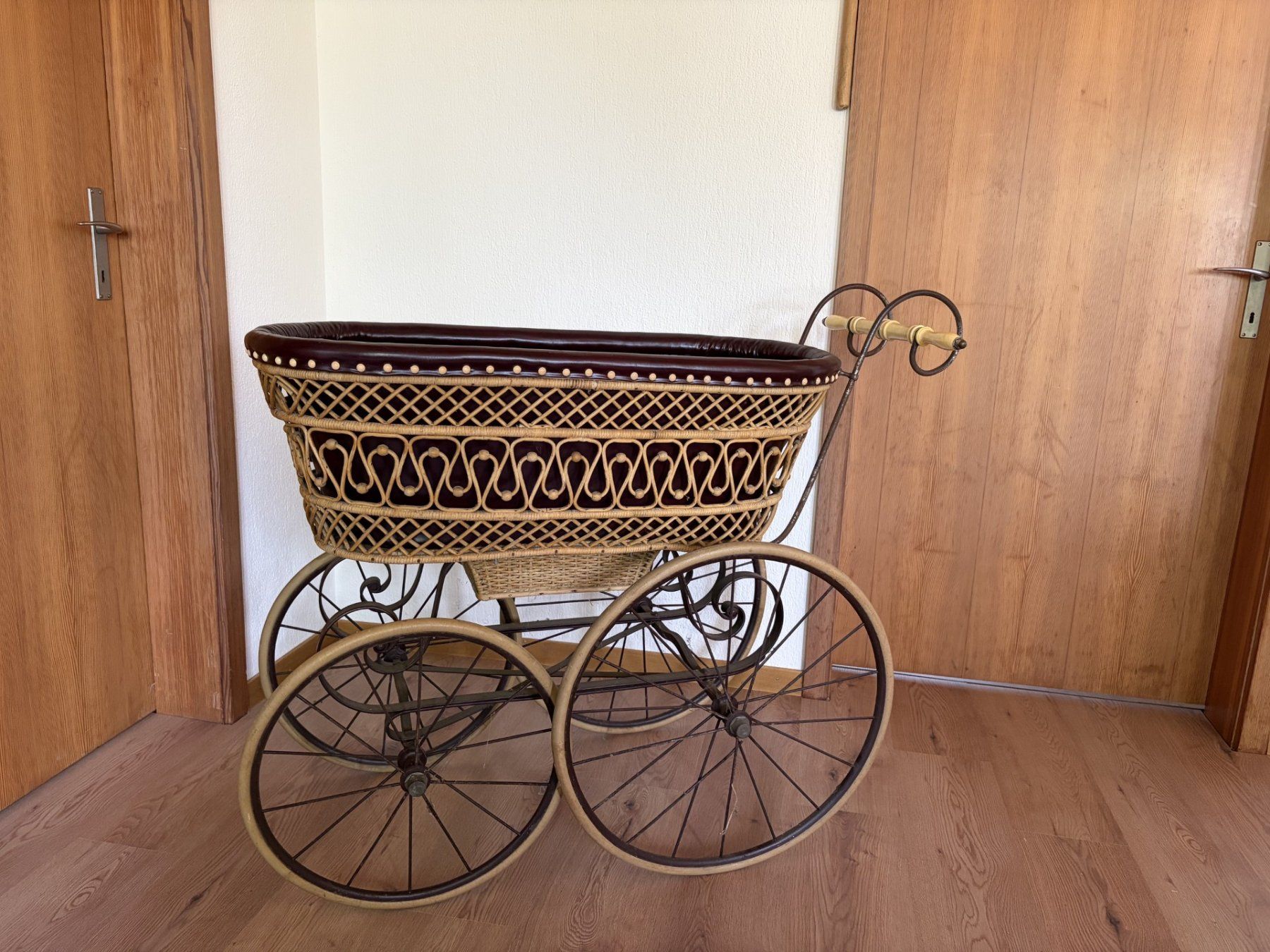 Poussette: Antiker Kinderwagen – D'occasion à Ins par hoelgu 3