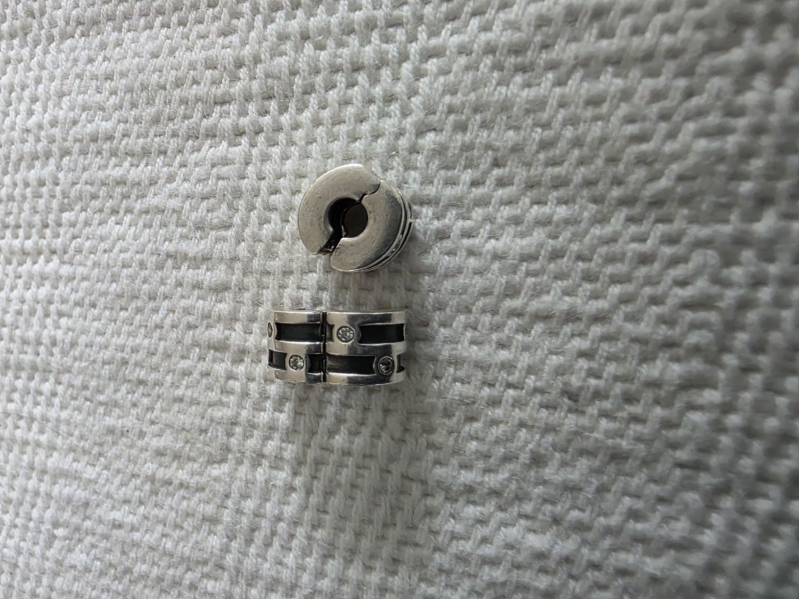 Pandora Ciondoli: 2 Pandora Clips  – Usato da Rikon im Tösstal venduto da Quimy68 2