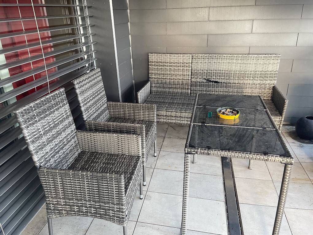 Set di tavolo e panche: Rattanmöbel – Usato da Niederhasli venduto da sev_d7hq