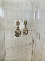 Très jolies boucles d'oreille dorées