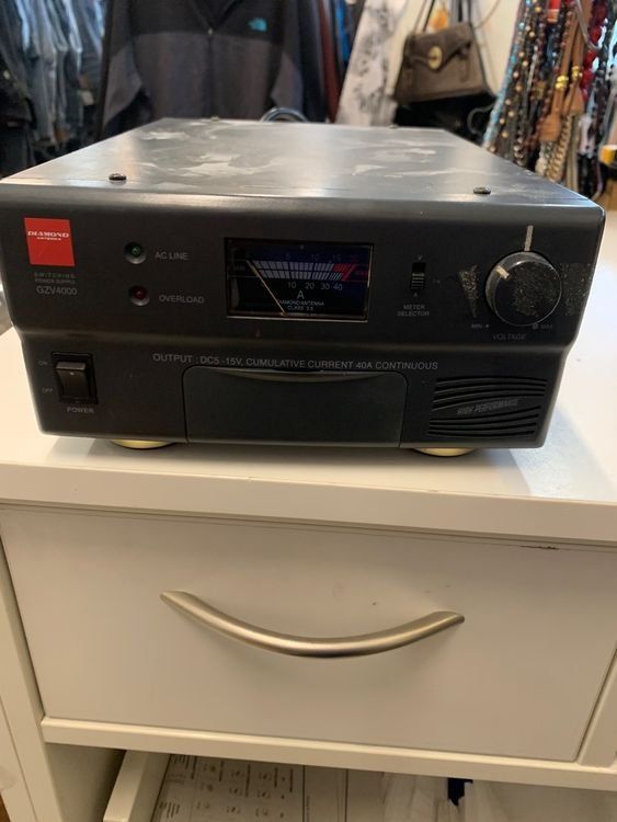 Radiocomunicazione: Diamond GZV-4000 Netzteil 5-15V 40A – Usato da Lenzburg venduto da Memue
