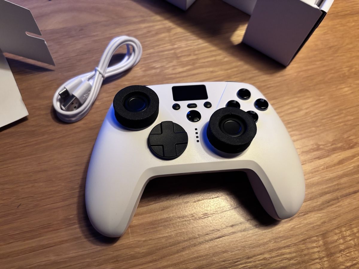 Controller: MANETTE SANS FIL AVEC ÉCRAN COMPATIBLE PC, SWITCH ET MOBILE – Nuovo e nell'imballaggio originale da GENEVE venduto da W-__-2000 3