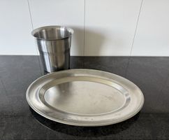 Edelstahl Servierplatte und Weinbehälter