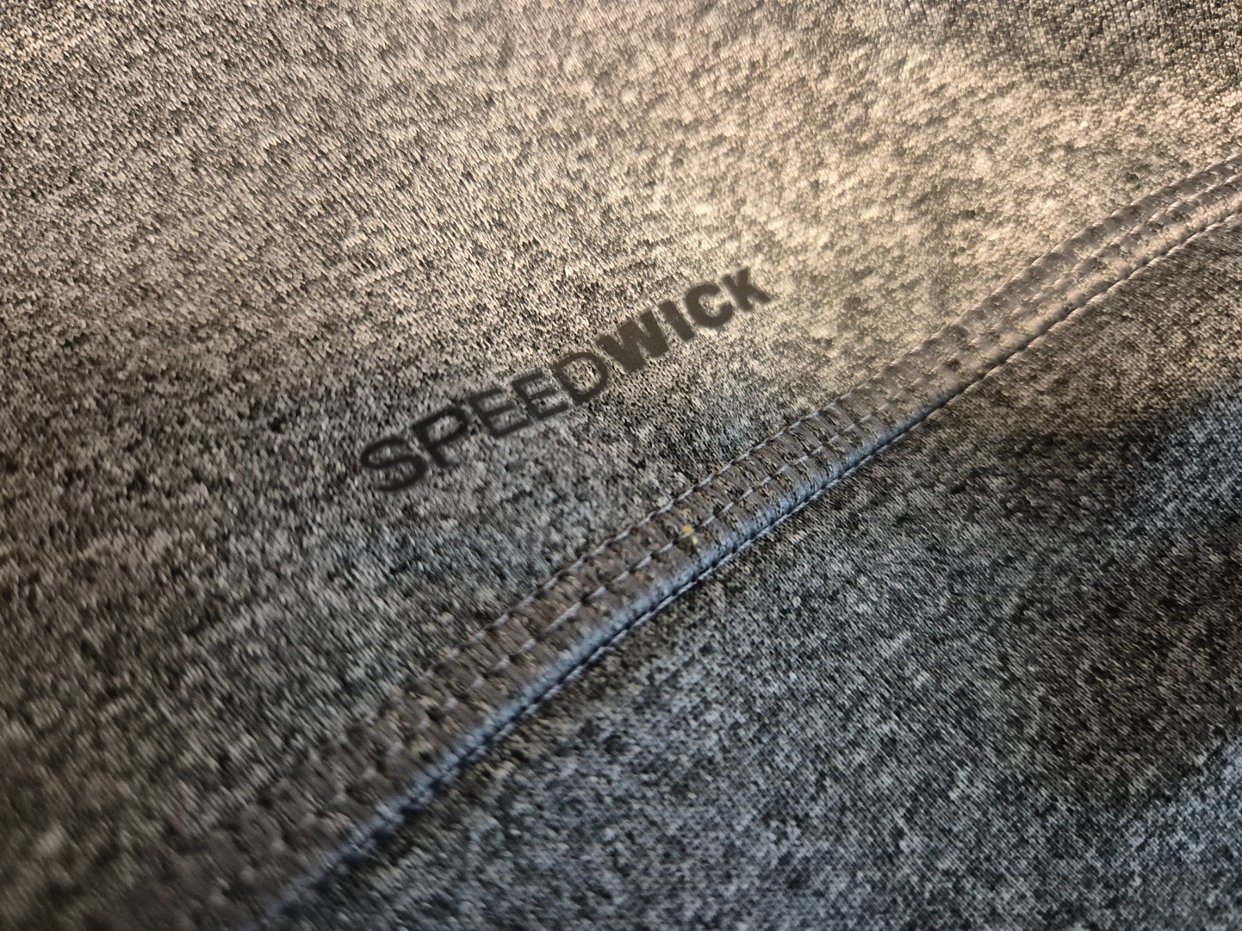 Reebok Maglioni & Felpe: REEBOK pullover grau Grösse L – Usato da Niederweningen venduto da Obson 7