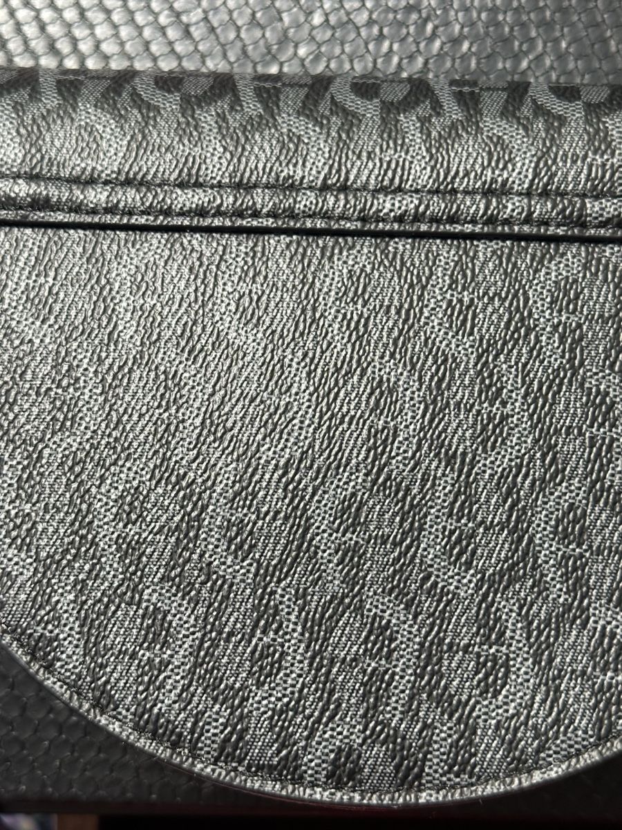 Aigner Borse da donna: Aigner Umhängetasche  /grau mit Logo-Muster, neu – Nuovo e nell'imballaggio originale da Wettswil venduto da haddy91 6