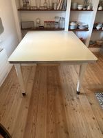 Grande table de cuisine vintage laminée (147 x 110 cm) – Ann