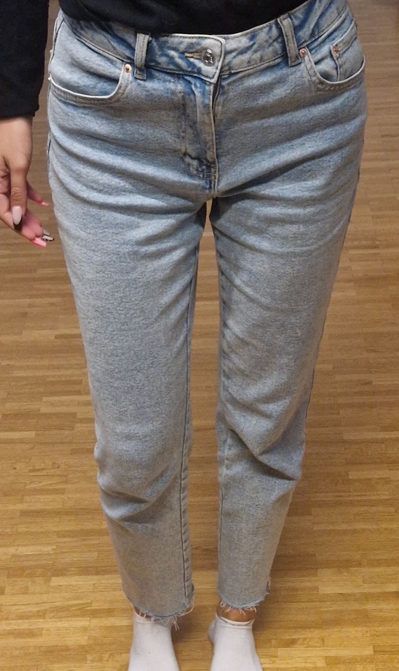 Jeans: Jean cropped Jennyfer, taille 38 – Nuovo (secondo la descrizione) da Versoix venduto da aline_b