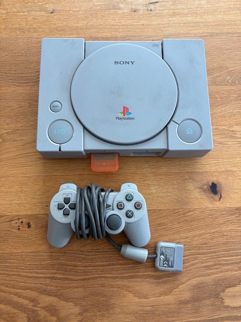 Sony Konsolen: PlayStation 1 mit Controller – Gebraucht aus Gams von Hannes278