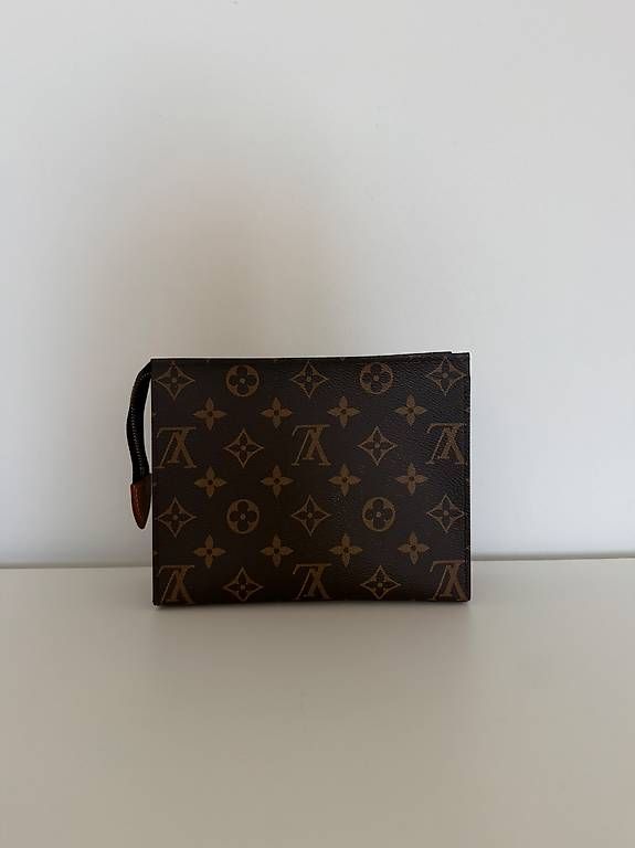 Custodie per cosmetici: Louis Vuitton Poche Toilette 19 Monogram – Usato da Basel venduto da Ohschaumal 2