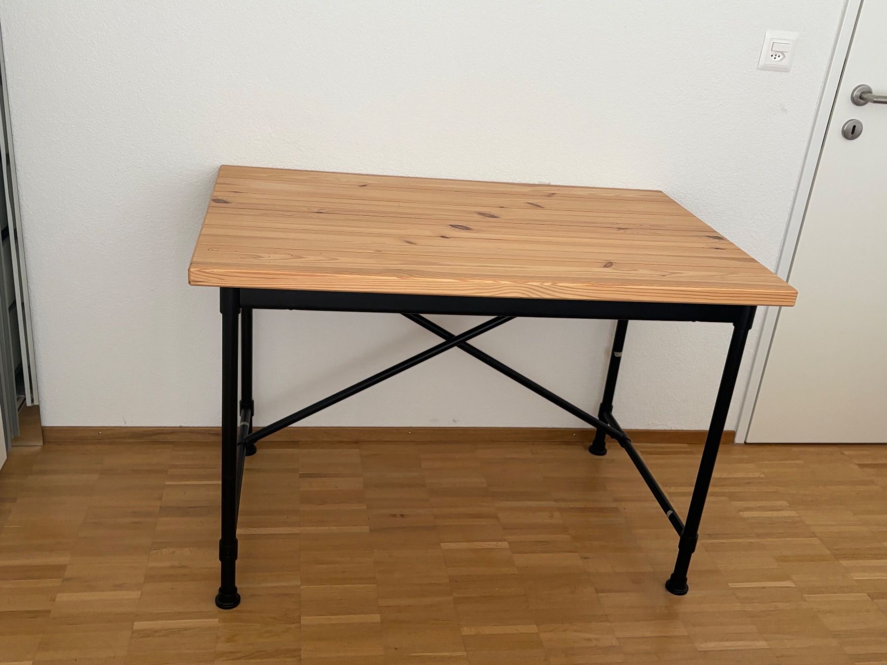 Scrivanie: Schreibtisch – Usato da Aarau venduto da son_yns7