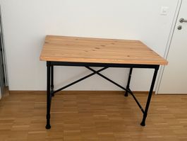 Schreibtisch