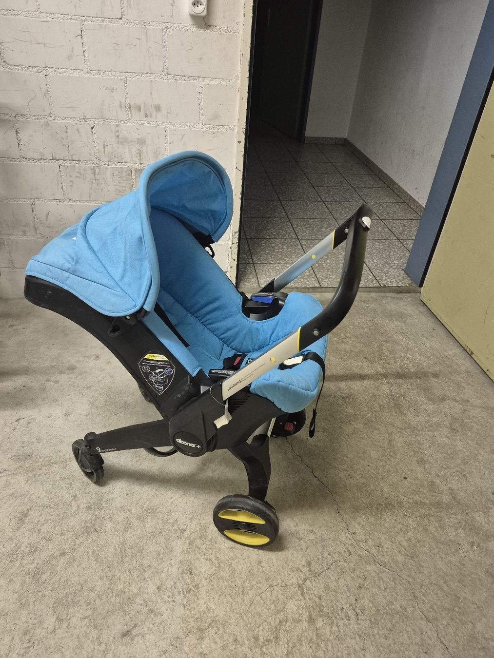 Seggiolini per auto: babydonna Autositzt & wagen – Usato da Niederhasli venduto da buffy13 1