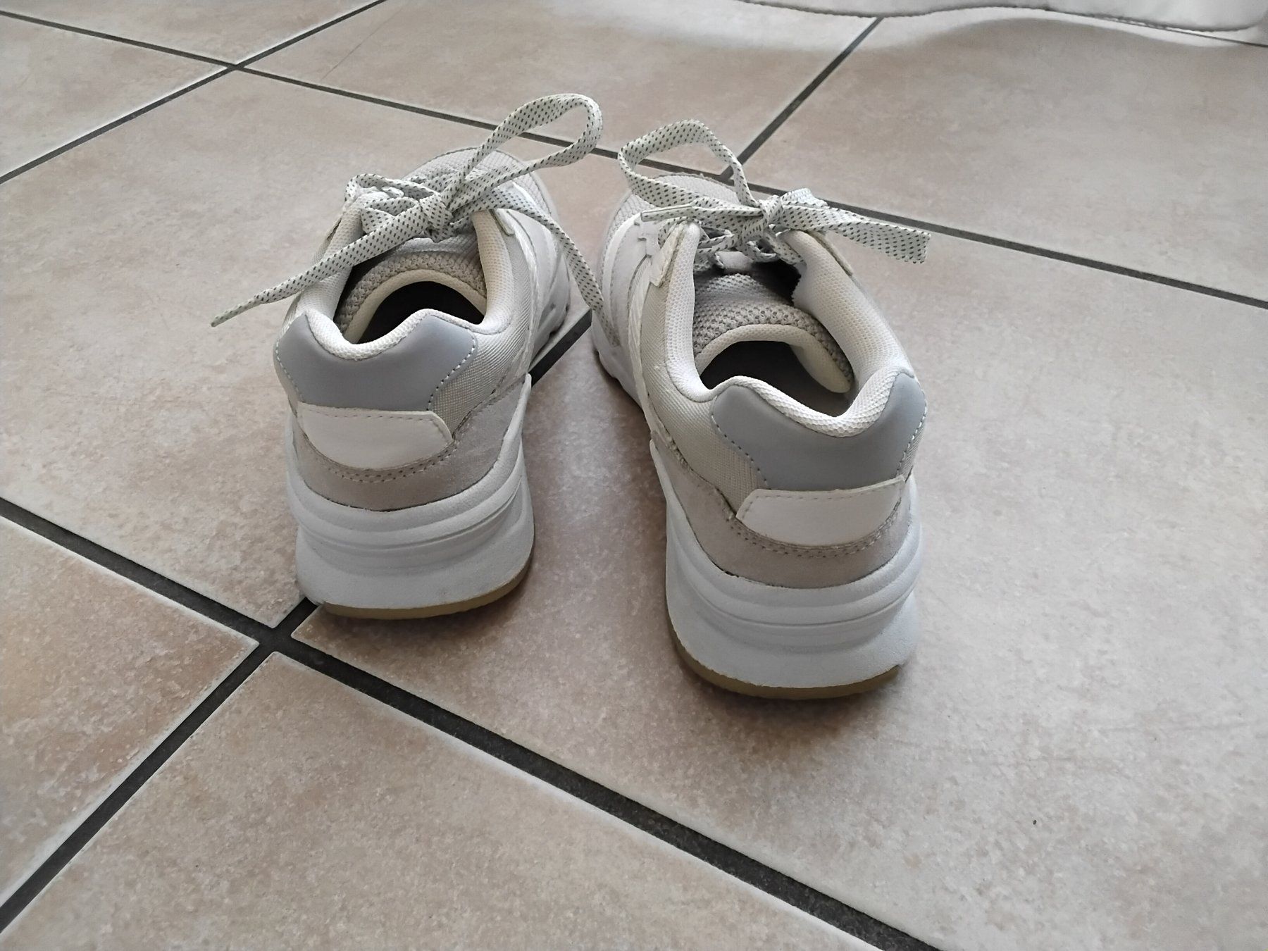 H&M Damenschuhe: Baskets tendance beiges et blanches H&M 38 – Neu (gemäss Beschreibung) aus Chêne-Bourg von Fio994 2