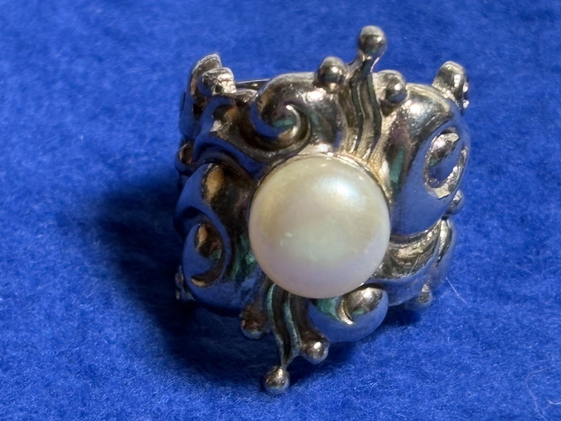 Olga Ribler Bagues: Ring Silber mit Perle auffälliges Design Grösse 52 – D'occasion à St. Peterzell par verena40
