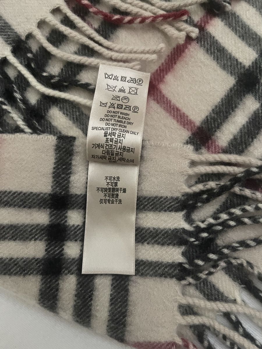 Burberry Foulard & Sciarpe: Burberry cashmere Schal original! – Nuovo (secondo la descrizione) da Grüningen venduto da marser 2