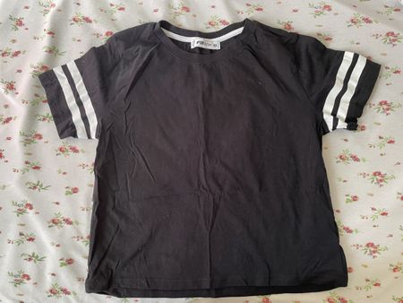 T-Shirt schwarz mit Streifen Grösse XS guter Zustand