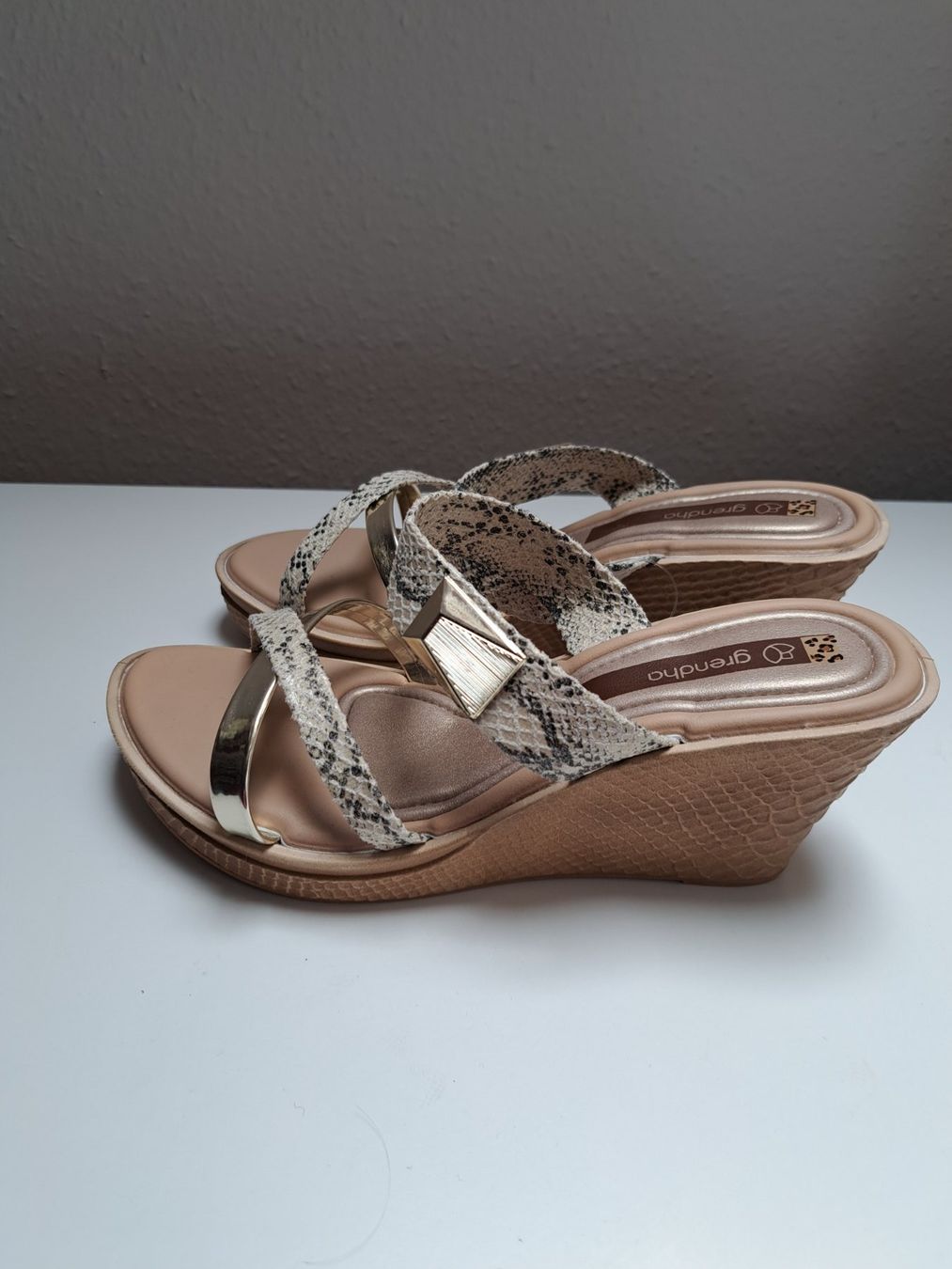 Damenschuhe: Sandaletten Neu Gr. 39 – Gebraucht aus Gommiswald von Cyndi5