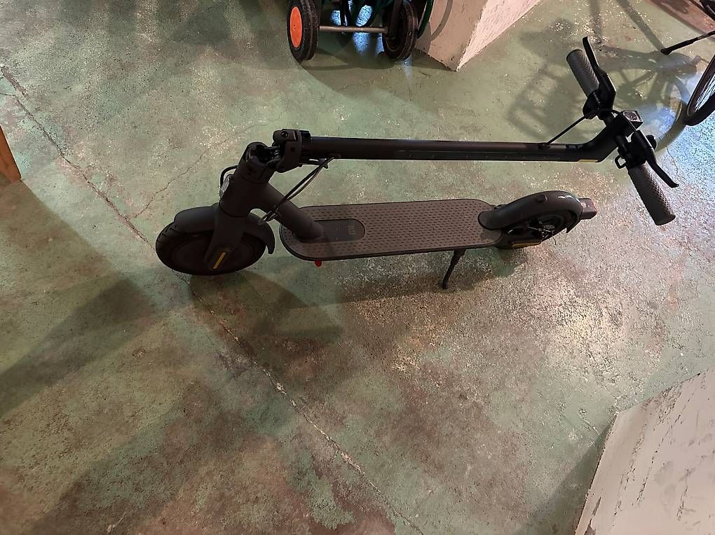 Scooter: Xiaomi Mi Electric Scooter – Usato da Riehen venduto da Paiwi 1