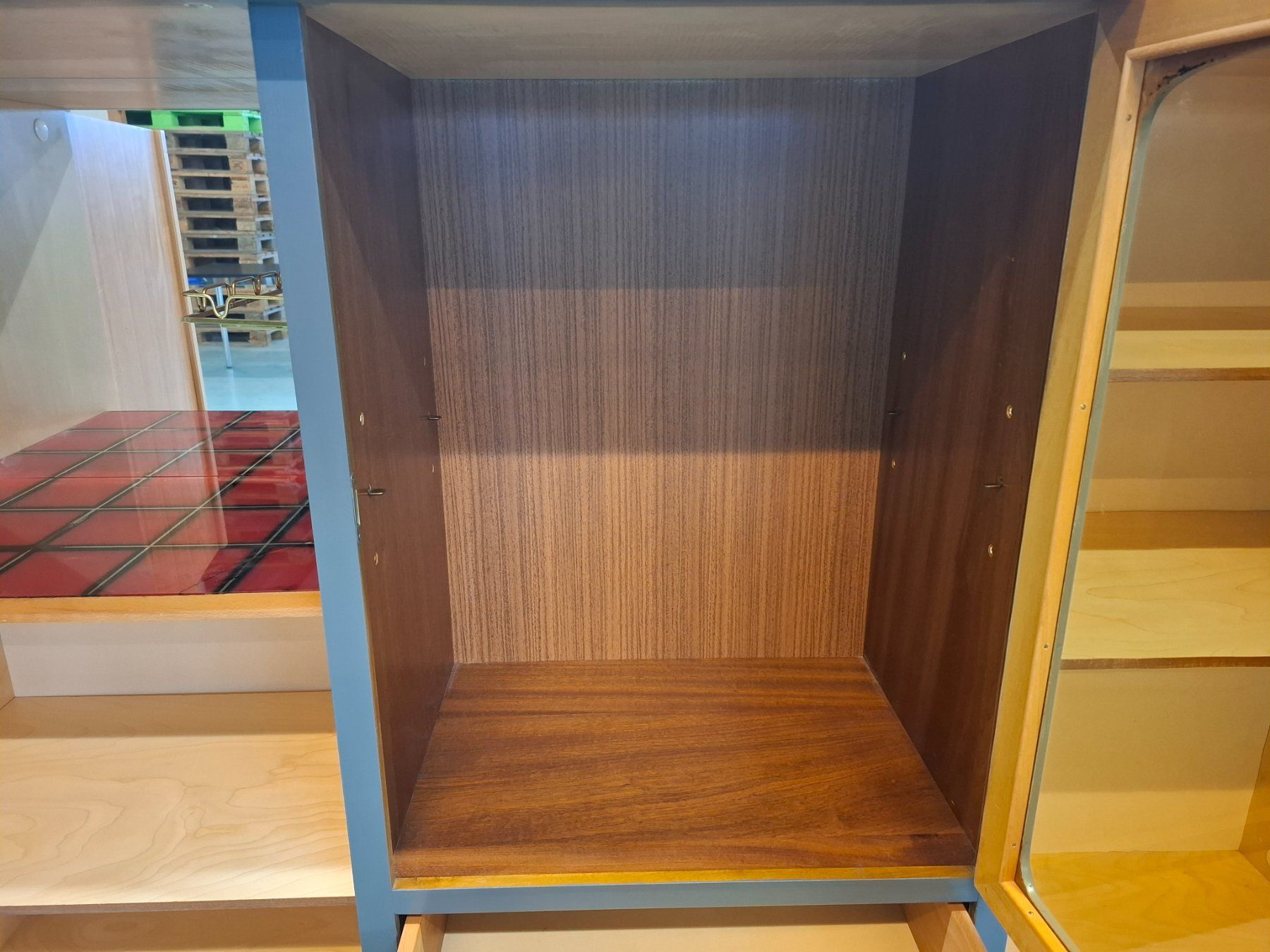 Credenze: Buffetschrank mit Vitrine – Usato da Brügg BE venduto da POU-BELLE 6