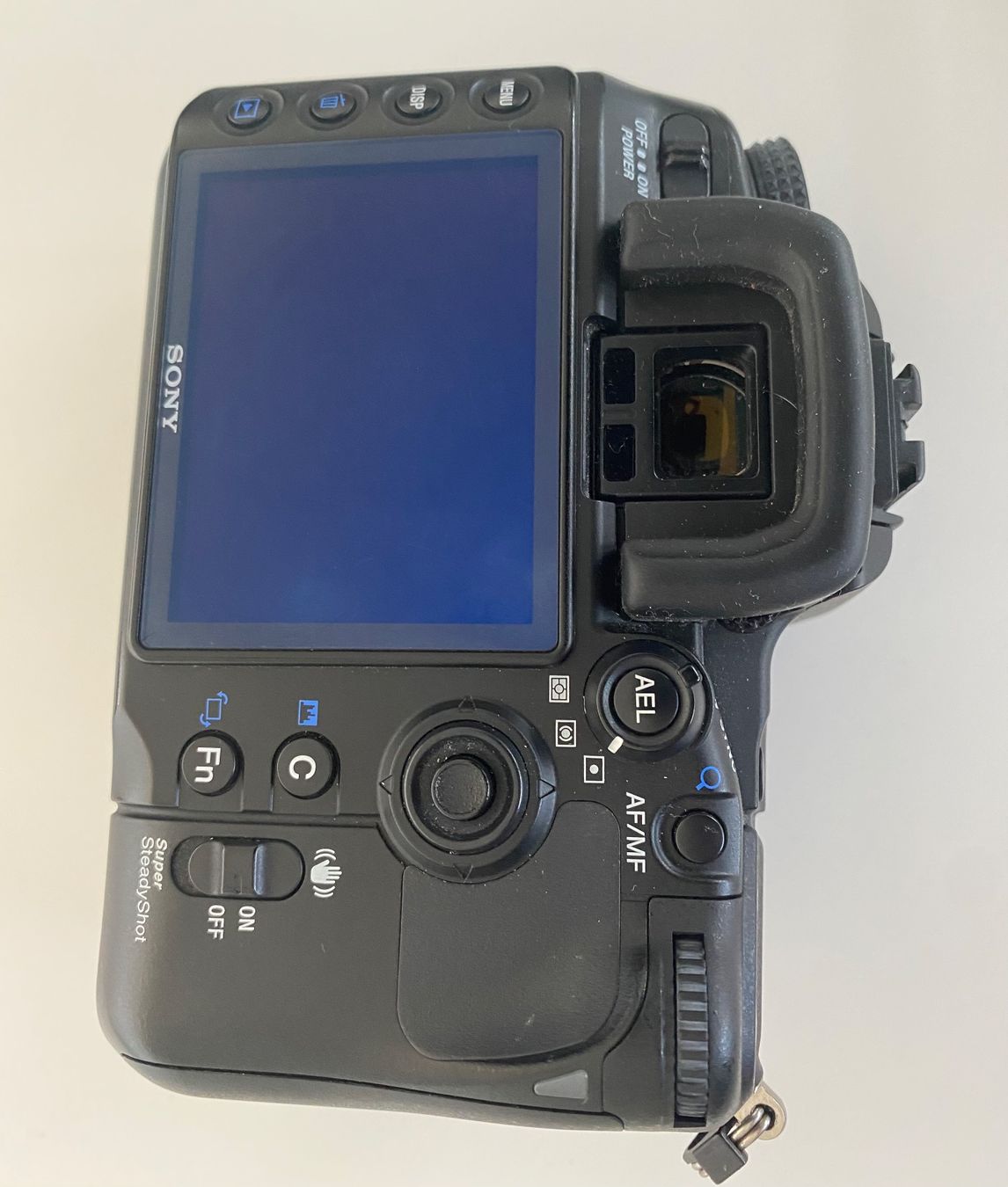 Sony Fotocamera: Sony Alpha 700 inkl. Objektiv, Blitzgerät und Stativ – Usato da Baar venduto da Jibi79 3