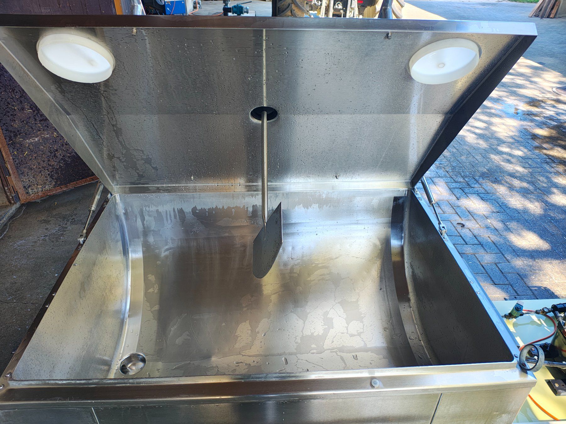 Tecnica di mungitura: MILCHTANK 600 Liter – Usato da Lostorf venduto da Agrisenn 2