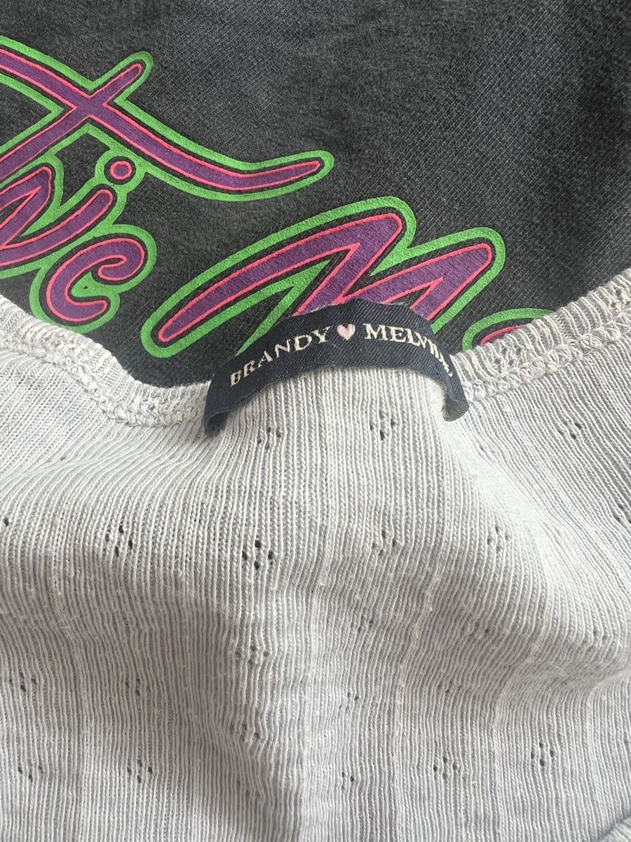 Brandy Melville T-shirt: Brandy Melville T-Shirt – Nuovo (secondo la descrizione) da Bern venduto da lea_wf9x 1