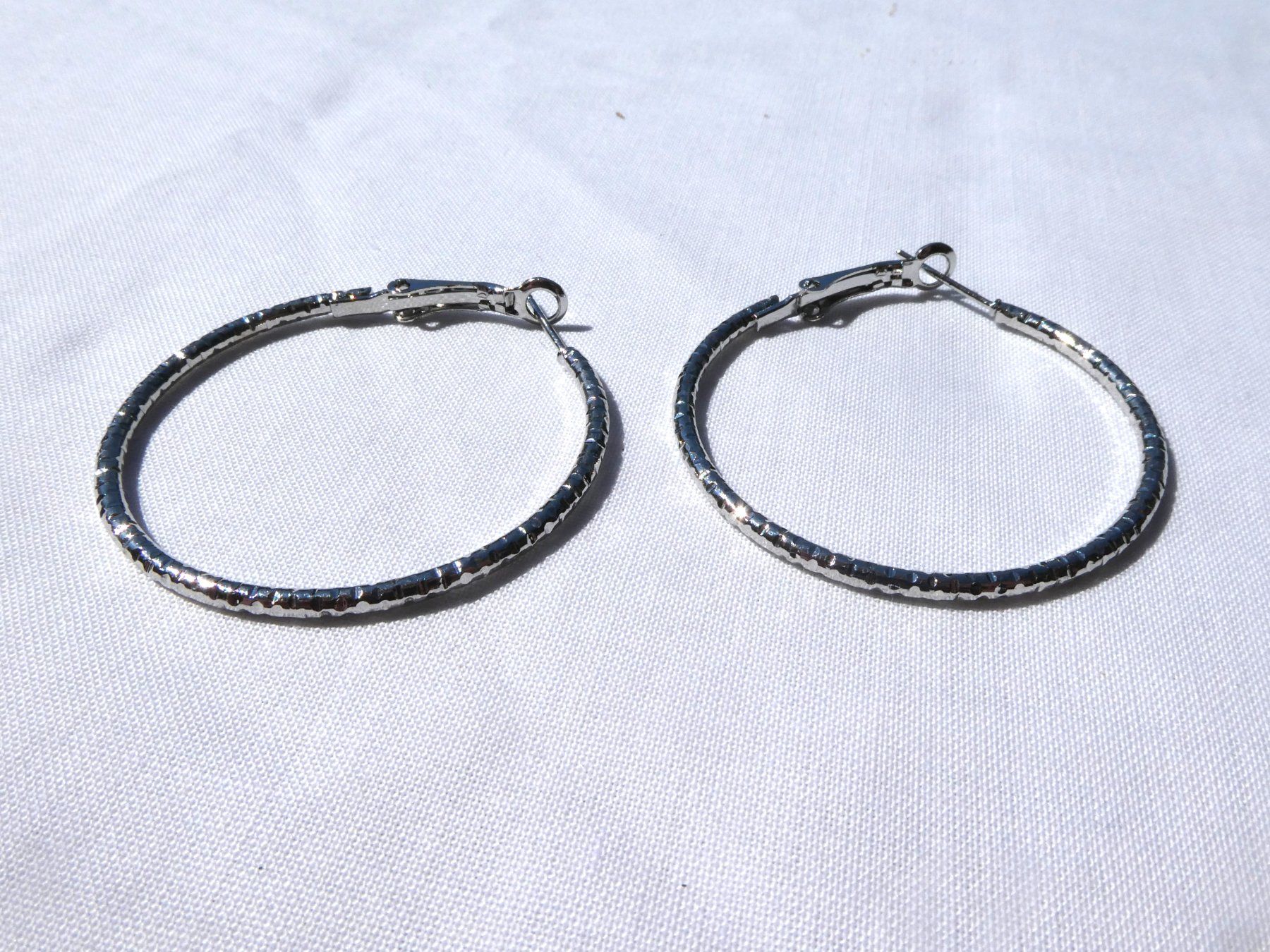 Ohrringe & -stecker: Silberfarbene Creolen, Modeschmuck – Neu (gemäss Beschreibung) aus Gattikon von kaandooh 1
